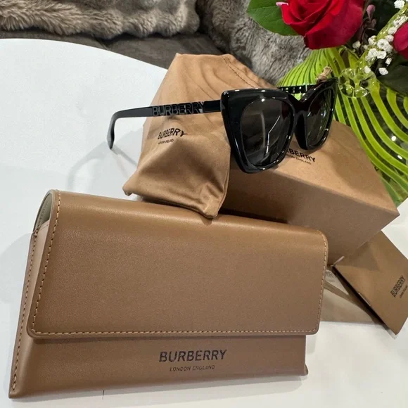 ONE DAY SALE✨
SALE✨🤍BURBERRY Marriane cat eye Black Sunglasses 🤍 - Picture 6 of 16